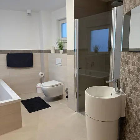 Mira 9 Apartment