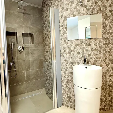 Mira 9 Apartment *