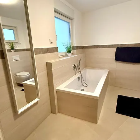 Apartment Mira 9 *